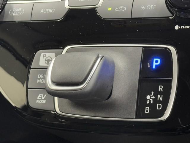 アクア Ｚ　衝突軽減　ナビ　パノラミックビューモニター　ＬＥＤ　スマートキー　１００Ｖ電源　イモビライザー　アルミホイール　ドライブレコーダー　オートクルーズコントロール　点検記録簿　カーテンエアバッグ　ＥＴＣ（11枚目）