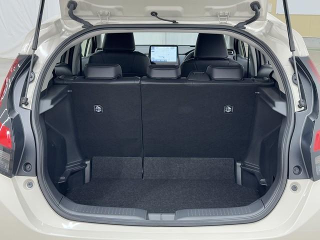 アクア Ｚ　衝突軽減　ナビ　パノラミックビューモニター　ＬＥＤ　スマートキー　１００Ｖ電源　イモビライザー　アルミホイール　ドライブレコーダー　オートクルーズコントロール　点検記録簿　カーテンエアバッグ　ＥＴＣ（18枚目）