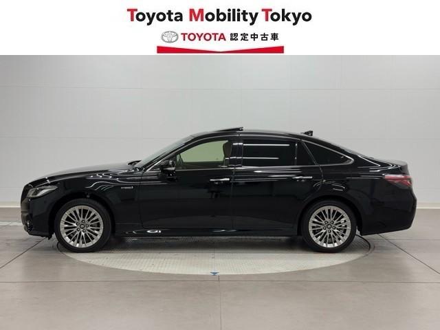 クラウンハイブリッド Ｓ　Ｆｏｕｒ　エレガンススタイル　衝突軽減　ナビＴＶ　パノラミックビューモニター　サンルーフ　１８インチアルミホイール　クルーズコントロール　盗難防止装置　パワーシート　スマートキー　ドラレコ　４ＷＤ　メモリーナビ　フルセグ　ＥＴＣ（3枚目）