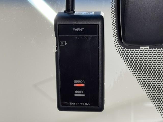 クラウンハイブリッド Ｓ　Ｆｏｕｒ　エレガンススタイル　衝突軽減　ナビＴＶ　パノラミックビューモニター　サンルーフ　１８インチアルミホイール　クルーズコントロール　盗難防止装置　パワーシート　スマートキー　ドラレコ　４ＷＤ　メモリーナビ　フルセグ　ＥＴＣ（10枚目）