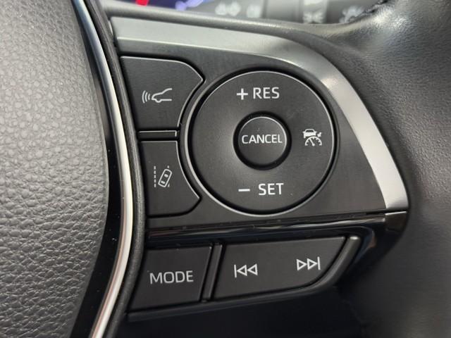 クラウンハイブリッド Ｓ　Ｆｏｕｒ　エレガンススタイル　衝突軽減　ナビＴＶ　パノラミックビューモニター　サンルーフ　１８インチアルミホイール　クルーズコントロール　盗難防止装置　パワーシート　スマートキー　ドラレコ　４ＷＤ　メモリーナビ　フルセグ　ＥＴＣ（11枚目）