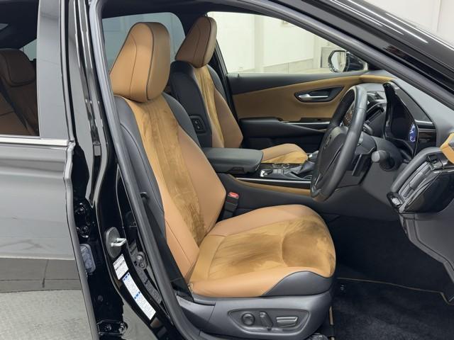 クラウンハイブリッド Ｓ　Ｆｏｕｒ　エレガンススタイル　衝突軽減　ナビＴＶ　パノラミックビューモニター　サンルーフ　１８インチアルミホイール　クルーズコントロール　盗難防止装置　パワーシート　スマートキー　ドラレコ　４ＷＤ　メモリーナビ　フルセグ　ＥＴＣ（17枚目）