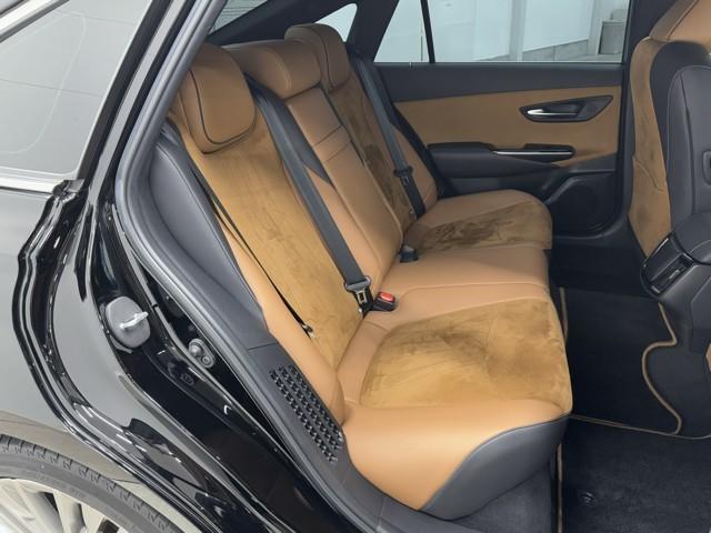 クラウンハイブリッド Ｓ　Ｆｏｕｒ　エレガンススタイル　衝突軽減　ナビＴＶ　パノラミックビューモニター　サンルーフ　１８インチアルミホイール　クルーズコントロール　盗難防止装置　パワーシート　スマートキー　ドラレコ　４ＷＤ　メモリーナビ　フルセグ　ＥＴＣ（18枚目）