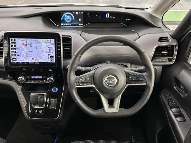 セレナ ｅ－パワー　ハイウェイスターＶ　衝突軽減　ＢＳＭ　ナビ　パノラミックビュー　後席モニター　地デジ　ミュージックプレイヤー接続可　３列シート　クルーズコントロール　横滑り防止機能　スマキー　バックカメラ　ＬＥＤ　点検記録簿付　ＥＴＣ（4枚目）