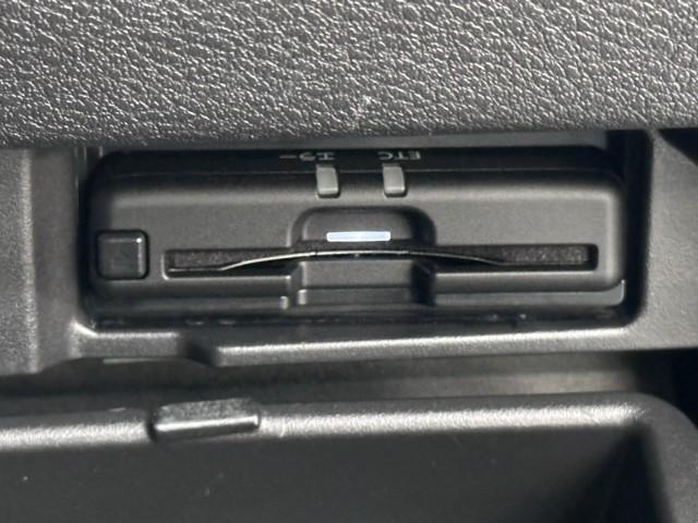 セレナ ｅ－パワー　ハイウェイスターＶ　衝突軽減　ＢＳＭ　ナビ　パノラミックビュー　後席モニター　地デジ　ミュージックプレイヤー接続可　３列シート　クルーズコントロール　横滑り防止機能　スマキー　バックカメラ　ＬＥＤ　点検記録簿付　ＥＴＣ（8枚目）