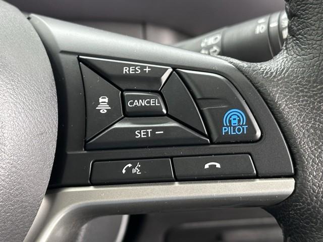 セレナ ｅ－パワー　ハイウェイスターＶ　衝突軽減　ＢＳＭ　ナビ　パノラミックビュー　後席モニター　地デジ　ミュージックプレイヤー接続可　３列シート　クルーズコントロール　横滑り防止機能　スマキー　バックカメラ　ＬＥＤ　点検記録簿付　ＥＴＣ（12枚目）