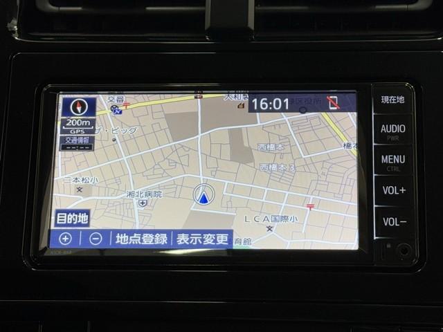 プリウス Ｓ　衝突軽減　ナビ　バックモニター　１００Ｖ　取説記録簿　スマートキ－　メモリーナビゲーション　ＬＥＤヘッドライト　ＥＴＣ車載器　フルオートエアコン　クルーズコントロール　エアバッグ　ドラレコ（5枚目）