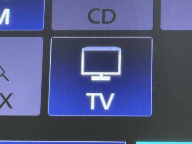 プリウス Ｓ　衝突軽減　ナビ　バックモニター　１００Ｖ　取説記録簿　スマートキ－　メモリーナビゲーション　ＬＥＤヘッドライト　ＥＴＣ車載器　フルオートエアコン　クルーズコントロール　エアバッグ　ドラレコ（7枚目）