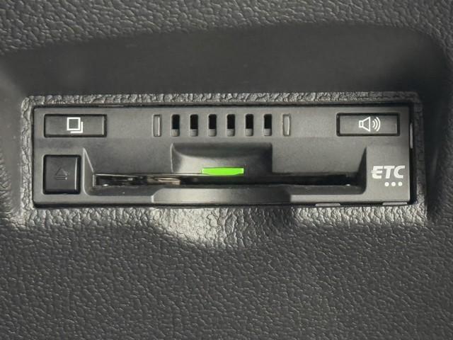 プリウス Ｓ　衝突軽減　ナビ　バックモニター　１００Ｖ　取説記録簿　スマートキ－　メモリーナビゲーション　ＬＥＤヘッドライト　ＥＴＣ車載器　フルオートエアコン　クルーズコントロール　エアバッグ　ドラレコ（9枚目）