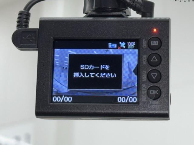 プリウス Ｓ　衝突軽減　ナビ　バックモニター　１００Ｖ　取説記録簿　スマートキ－　メモリーナビゲーション　ＬＥＤヘッドライト　ＥＴＣ車載器　フルオートエアコン　クルーズコントロール　エアバッグ　ドラレコ（10枚目）