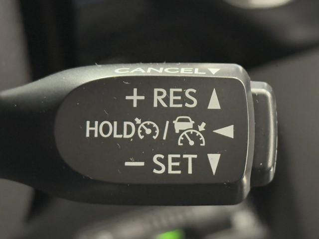 プリウス Ｓ　衝突軽減　ナビ　バックモニター　１００Ｖ　取説記録簿　スマートキ－　メモリーナビゲーション　ＬＥＤヘッドライト　ＥＴＣ車載器　フルオートエアコン　クルーズコントロール　エアバッグ　ドラレコ（12枚目）