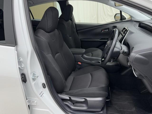 プリウス Ｓ　衝突軽減　ナビ　バックモニター　１００Ｖ　取説記録簿　スマートキ－　メモリーナビゲーション　ＬＥＤヘッドライト　ＥＴＣ車載器　フルオートエアコン　クルーズコントロール　エアバッグ　ドラレコ（15枚目）