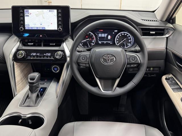 ハリアー Ｇ　衝突回避ブレーキ　ナビ　バックモニター　クルーズコントロール　スマートキー　記録簿有　１オーナ　横滑防止装置　ＬＥＤランプ　１８インチＡＷ　ＥＴＣ車載器　パワーバックドア　ナビ（4枚目）