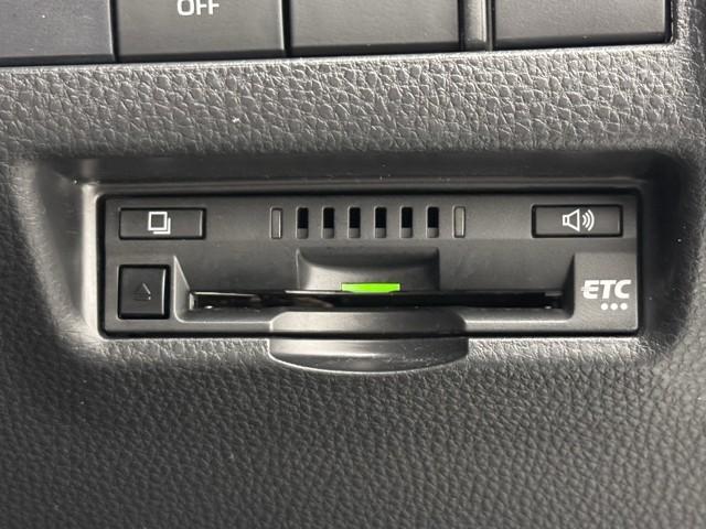 ハリアー Ｇ　衝突回避ブレーキ　ナビ　バックモニター　クルーズコントロール　スマートキー　記録簿有　１オーナ　横滑防止装置　ＬＥＤランプ　１８インチＡＷ　ＥＴＣ車載器　パワーバックドア　ナビ（7枚目）