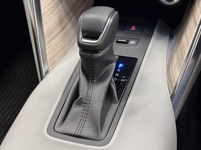 ハリアー Ｇ　衝突回避ブレーキ　ナビ　バックモニター　クルーズコントロール　スマートキー　記録簿有　１オーナ　横滑防止装置　ＬＥＤランプ　１８インチＡＷ　ＥＴＣ車載器　パワーバックドア　ナビ（9枚目）