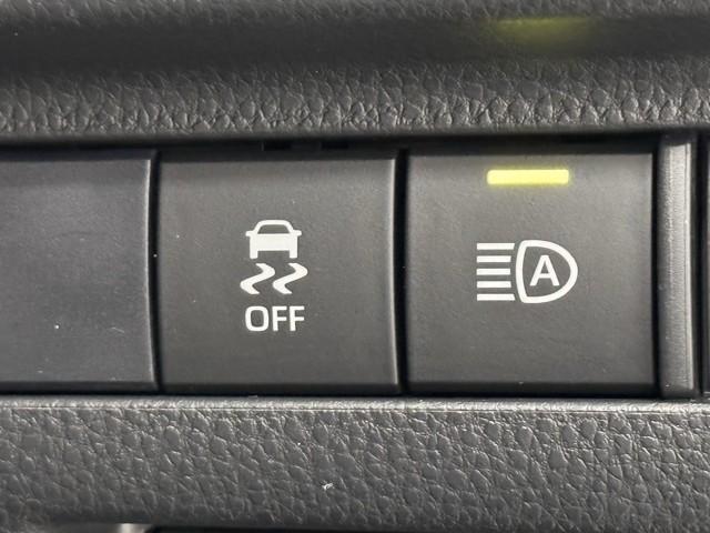 ハリアー Ｇ　衝突回避ブレーキ　ナビ　バックモニター　クルーズコントロール　スマートキー　記録簿有　１オーナ　横滑防止装置　ＬＥＤランプ　１８インチＡＷ　ＥＴＣ車載器　パワーバックドア　ナビ（12枚目）