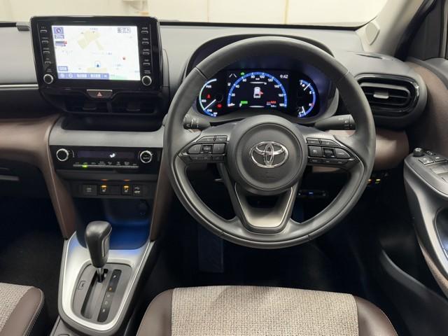 ヤリスクロス ハイブリッドZ 衝突軽減 ナビ パノラミックビューモニター ドライブレコーダ アルミホイル LEDライト 1オ-ナ- リアカメラ クルーズコントロール 横滑り防止システム ナビTV メモリーナビゲーション 電動シ-ト(4枚目)