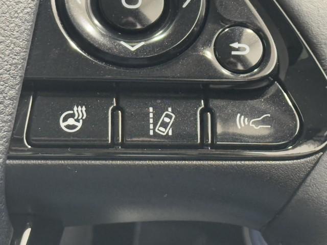 プリウスPHV A 衝突軽減 ディスプレイオーディオ バックモニタ ワンオナ 電動シート メディアプレイヤー接続 シートヒーター LED 盗難防止装置 スマートキー ETC アルミホイール サイドエアバッグ エアバッグ(9枚目)