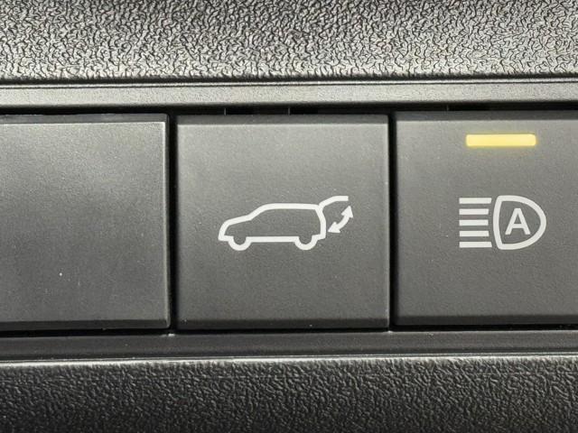 bZ4X Z ナビ パノラミックビュー ムーンルーフ LEDライト TSS フルセグTV パワーシート スマートキー AWD Bカメラ ETC イモビライザー ドラレコ メモリーナビ 記録簿 AC100V電源(17枚目)