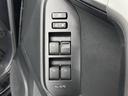 パワーウィンドウのスイッチですよ。 運転席に居ながら窓を開け閉めのコントロールできますよ。 ロック機能で、子供がイタズラして窓を開けるという事も無くなりますよ。
