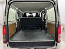 とても広々、大きな開口部の荷室スペースですね。 開口部広々だから、大きな荷物も楽々収納出来ちゃいますね。 荷物スペースは広いほうがいいですよね。
