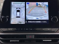 パノラミックビューモニターシステムが付いているので車の上から見た映像が確認できますよ。　一目で車両周辺の情報を確認できますが、直接安全をご確認下さい。 6