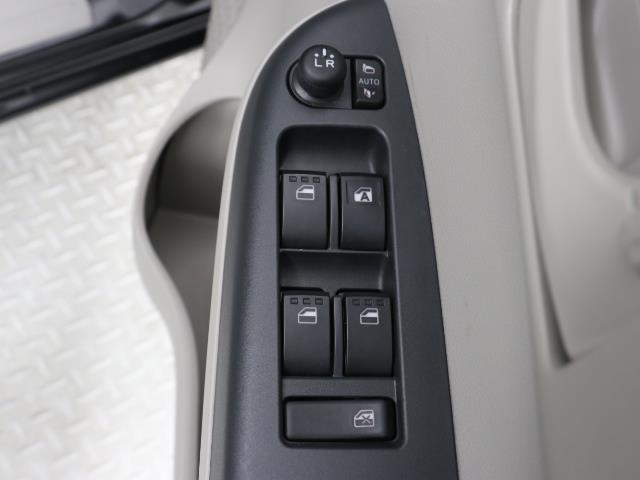 X ナビTV ワイヤレスキー ワンオーナー車 CDチューナー ベンチシート スマートキー メモリーナビ 記録簿 ABS アイドルSTOP セキュリティ 横滑り防止 1セグTV エアバッグ オートエアコン(11枚目)