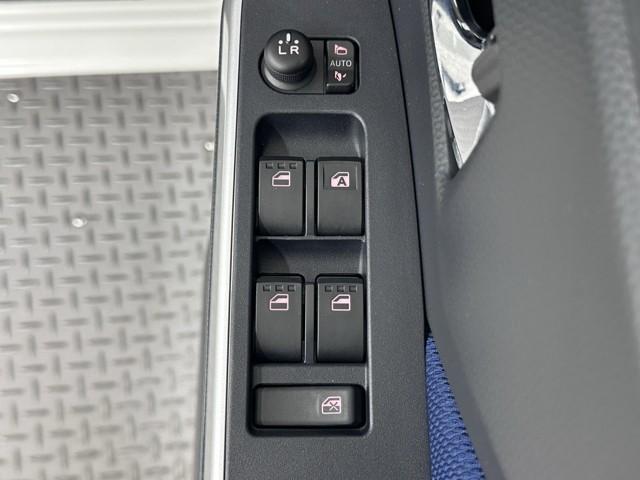 タンク カスタムＧ－Ｔ　スマキ－　地上デジタル　アルミホイル　踏み間違い防止装置　両側電動ドア　ＬＥＤヘッドライト　クルコン　リアカメラ　横滑り防止装置　ＥＴＣ　キーレス　ドライブレコーダー　ＴＶナビ　オートエアコン　ＤＶＤ（16枚目）