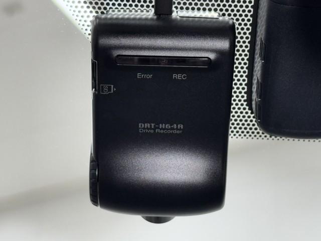 プリウス Ａプレミアム　電動パワーシート　黒革シート　ＡＣ１００Ｖ　アイドリングストップ機能　ＬＥＤライト　地デジフルセグ　Ｒカメラ　スマキー　クルコン　メモリナビ　ＡＣ　ＥＴＣ　整備記録簿　キーレスエントリー　イモビ（8枚目）