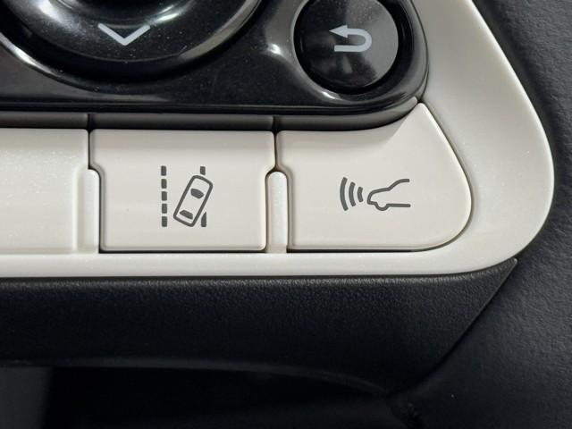 プリウス Ａプレミアム　電動パワーシート　黒革シート　ＡＣ１００Ｖ　アイドリングストップ機能　ＬＥＤライト　地デジフルセグ　Ｒカメラ　スマキー　クルコン　メモリナビ　ＡＣ　ＥＴＣ　整備記録簿　キーレスエントリー　イモビ（12枚目）