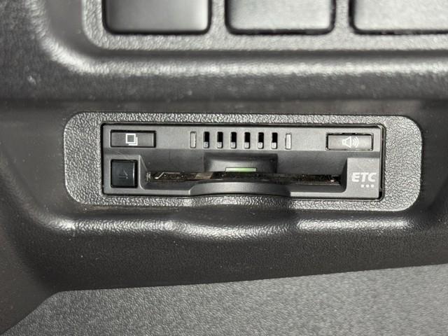 ハイエースバン ロングＤＸ　ブレーキサポート　リアカメラ　ＰＷ　運転席エアバッグ　ナビテレビ　横滑り防止　整備点検記録簿　イモビ付　パワーステアリング　エアコン　ミュージックプレイヤー接続可　ＡＢＳ　キーレス　ワンセグテレビ（9枚目）