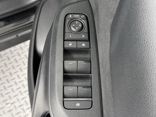 ヤリスクロス Ｇ　ＥＴＣ装備　リヤカメラ　点検記録簿　スマートエントリー　イモビライザー　オートエアコン　アルミホイール　キーレス　パワーウィンドウ　クルコン　ＡＢＳ　ドライブレコーダー　エアバッグ　パワーステアリング（9枚目）