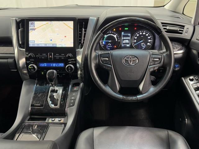 アルファードハイブリッド ＳＲ　Ｃパッケージ　点検記録簿　バックモニター　オートエアコン　ＬＥＤ　横滑り防止機能　ＡＢＳ　イモビ　ＡＣ１００Ｖ電源　アルミ　ドライブレコーダー　ナビ＆ＴＶ　４ＷＤ　ミュージックプレイヤー接続可　３列シート　Ｐシート（4枚目）