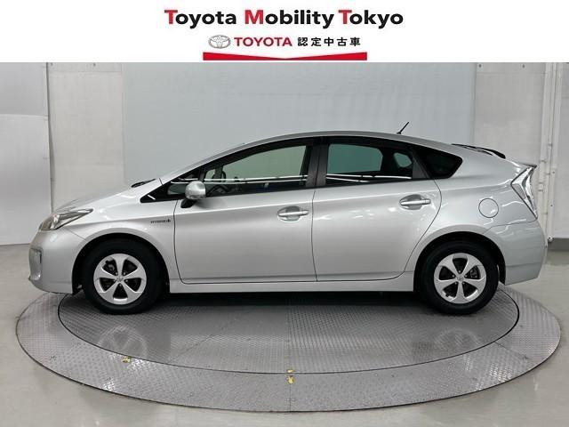 プリウス S アイドリングストップ搭載 インテリキー デュアルエアバック エアB イモビライザー ワンオーナー車 AUTOエアコン 横スベリ防止 アルミホイール ETC装備 ABS サイドエアバッグ リモコンキー(3枚目)