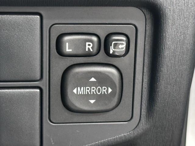 プリウス S アイドリングストップ搭載 インテリキー デュアルエアバック エアB イモビライザー ワンオーナー車 AUTOエアコン 横スベリ防止 アルミホイール ETC装備 ABS サイドエアバッグ リモコンキー(10枚目)