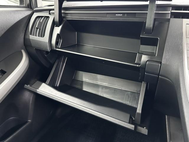 プリウス S アイドリングストップ搭載 インテリキー デュアルエアバック エアB イモビライザー ワンオーナー車 AUTOエアコン 横スベリ防止 アルミホイール ETC装備 ABS サイドエアバッグ リモコンキー(13枚目)