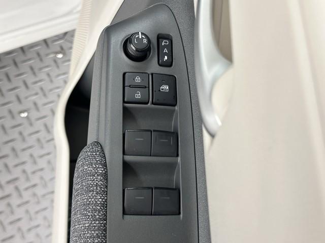 シエンタ ハイブリッドZ TSS エアバック アルミ キーレスエントリー ナビTV イモビライザー 整備記録簿 バックモニター LEDヘッドライト ETC車載器 横滑り防止 スマートキー オートエアコン サイドエアバッグ(16枚目)