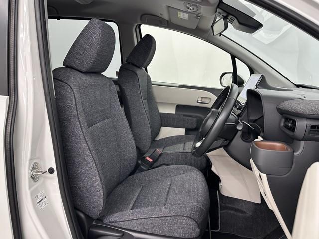 シエンタ ハイブリッドZ TSS エアバック アルミ キーレスエントリー ナビTV イモビライザー 整備記録簿 バックモニター LEDヘッドライト ETC車載器 横滑り防止 スマートキー オートエアコン サイドエアバッグ(17枚目)