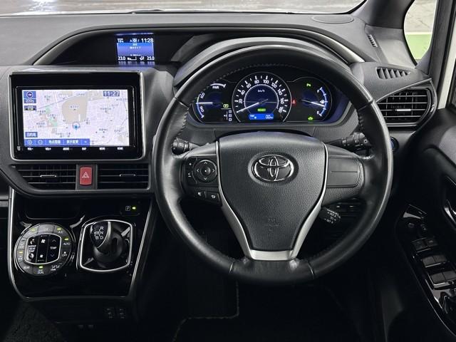 ヴォクシー ハイブリッドZS 煌II 電動両側スライドドア フルフラット ドライブレコーダ パワーステアリング DVD再生可 リアクーラー スマキー 地デジTV AUX 横滑防止 点検記録簿 Wエアバック AAC LEDランプ エアバッグ(4枚目)