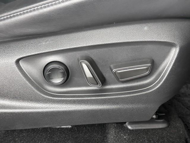 クラウンクロスオーバー Gレザーパッケージ クルーズコントロール パワーシート バックモニター 記録簿 LEDヘッドランプ レザーシート ドラレコ ETC 100V電源 フルセグTV 4WD スマートキー 盗難防止装置 キーレス ABS(16枚目)