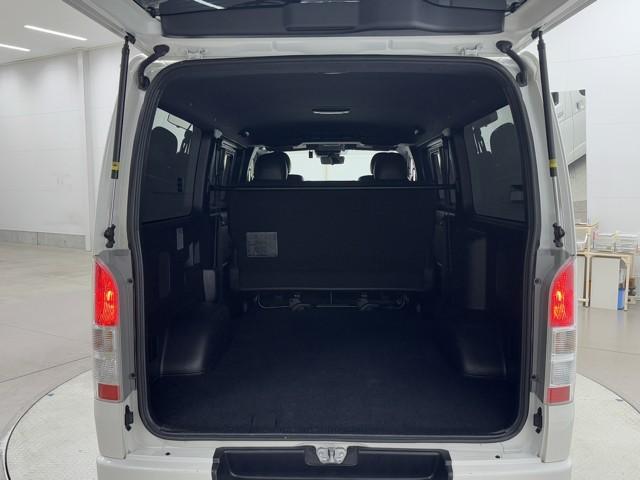 ハイエースバン スーパーＧＬ　ダークプライムＩＩ　衝突回避システム　運転席助手席エアバック　ＥＳＣ　ドライブレコーダー付　フルフラット　スマートエントリー　ＬＥＤライト　地デジ　エアコン　パワーウィンドウ　エアバック　キーレスエントリー　ＥＴＣ付き（18枚目）