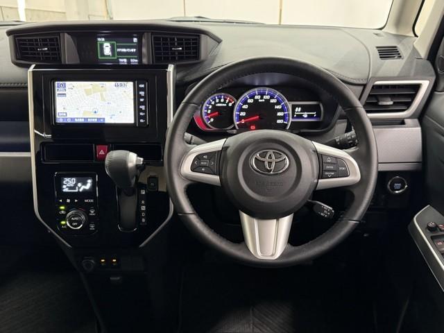 タンク カスタムＧ－Ｔ　スマキ－　地上デジタル　アルミホイル　踏み間違い防止装置　両側電動ドア　ＬＥＤヘッドライト　クルコン　リアカメラ　横滑り防止装置　ＥＴＣ　キーレス　ドライブレコーダー　ＴＶナビ　オートエアコン　ＤＶＤ（4枚目）