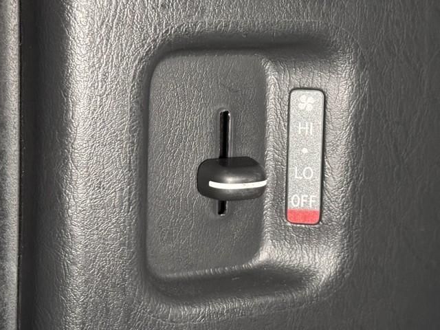 ハイエースバン スーパーＧＬ　ダークプライムＩＩ　ＬＥＤヘットライト　メモリーナビゲーション　ミュージックプレイヤー接続可　地デジ　スマキー　ＡＢＳ　フルフラット　盗難警報装置　運転席エアバッグ　リアクーラー　オートエアコン　パワーウインドウ　記録簿（12枚目）