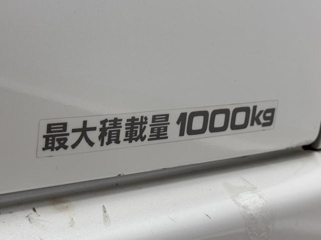 ハイエースバン スーパーＧＬ　ダークプライムＩＩ　ＬＥＤヘットライト　メモリーナビゲーション　ミュージックプレイヤー接続可　地デジ　スマキー　ＡＢＳ　フルフラット　盗難警報装置　運転席エアバッグ　リアクーラー　オートエアコン　パワーウインドウ　記録簿（19枚目）