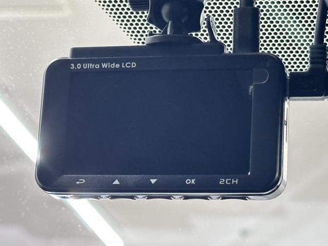 Ｇ　Ｚパッケージ　パワーウィンド　運転席助手席エアバック　パワーシート　ＬＥＤヘッドライト　ＤＶＤ再生可　ナビ＆ＴＶ　メモリ－ナビ　フルタイム４ＷＤ　ドライブレコーダー　スマートキー　盗難防止システム　横滑り防止(11枚目)