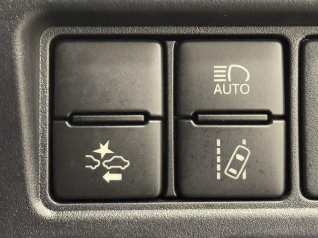 ノア ハイブリッドＸ　衝突被害軽減ブレーキ　両側電動スライドドア　Ｂｌｕｅｔｏｏｔｈ音楽　車線逸脱防止　電格ミラー　ＴＳＳ　両側電動ドア　ＡＨＢ　Ｂカメラ　フルフラット　ＤＶＤ再生可　横滑り防止　エアバック　オートエアコン（13枚目）