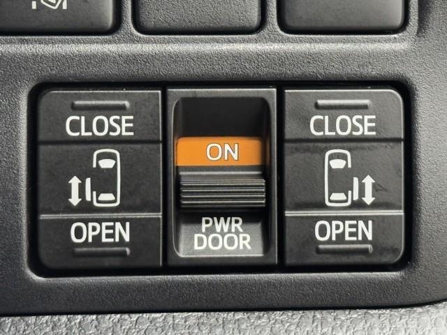 ノア ハイブリッドＸ　衝突被害軽減ブレーキ　両側電動スライドドア　Ｂｌｕｅｔｏｏｔｈ音楽　車線逸脱防止　電格ミラー　ＴＳＳ　両側電動ドア　ＡＨＢ　Ｂカメラ　フルフラット　ＤＶＤ再生可　横滑り防止　エアバック　オートエアコン（16枚目）