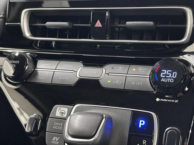 アクア Ｚ　衝突被害軽減ブレーキ　全周囲カメラ　Ｂｌｕｅｔｏｏｔｈ音楽　ＡＨＢ　ソナー　ＥＴＣ２．０　ＬＥＤヘッドライト　スマートキー　１００Ｖ電源　イモビライザー　ドライブレコーダー　オートクルーズコントロール（12枚目）