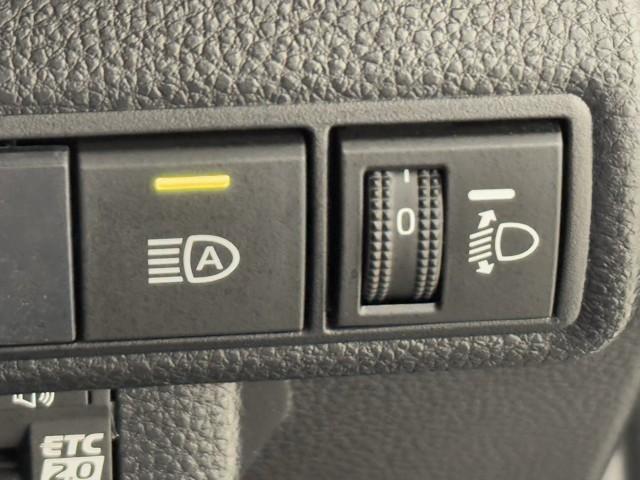 カローラスポーツ ハイブリッドＧ　Ｚ　衝突被害軽減ブレーキ　車検整備付　ＥＴＣ２．０　メモリーナビ　Ｂモニ　ドラレコ付　電動格納式ドアミラー　サイドエアバック　ハイビームアシスト　前後誤発進抑制　盗難防止　ＬＫＡ　スマートキーシステム（12枚目）