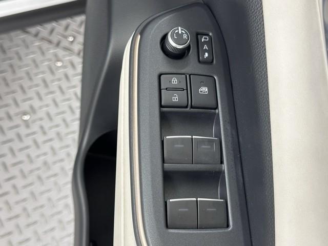 クラウンクロスオーバー Ｇレザーパッケージ　クルーズコントロール　パワーシート　バックモニター　記録簿　ＬＥＤヘッドランプ　レザーシート　ドラレコ　ＥＴＣ　１００Ｖ電源　フルセグＴＶ　４ＷＤ　スマートキー　盗難防止装置　キーレス　ＡＢＳ（17枚目）